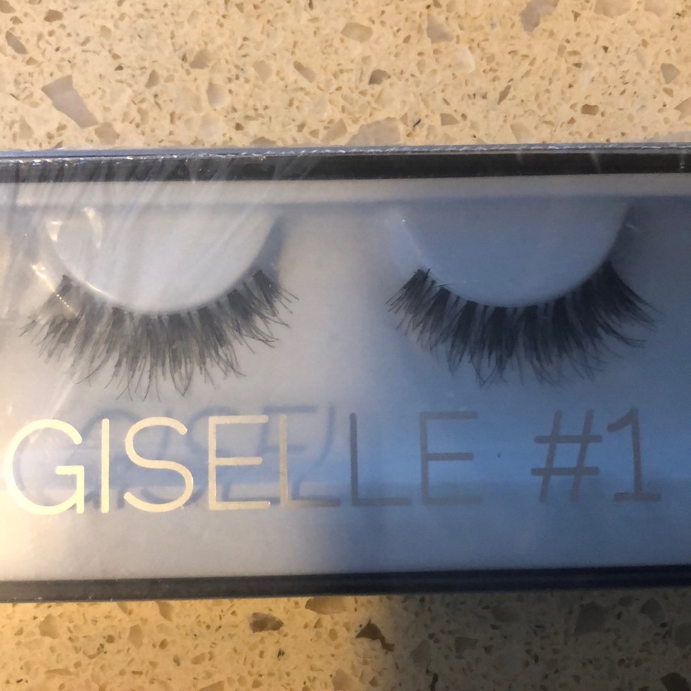 Huda beauty lashes